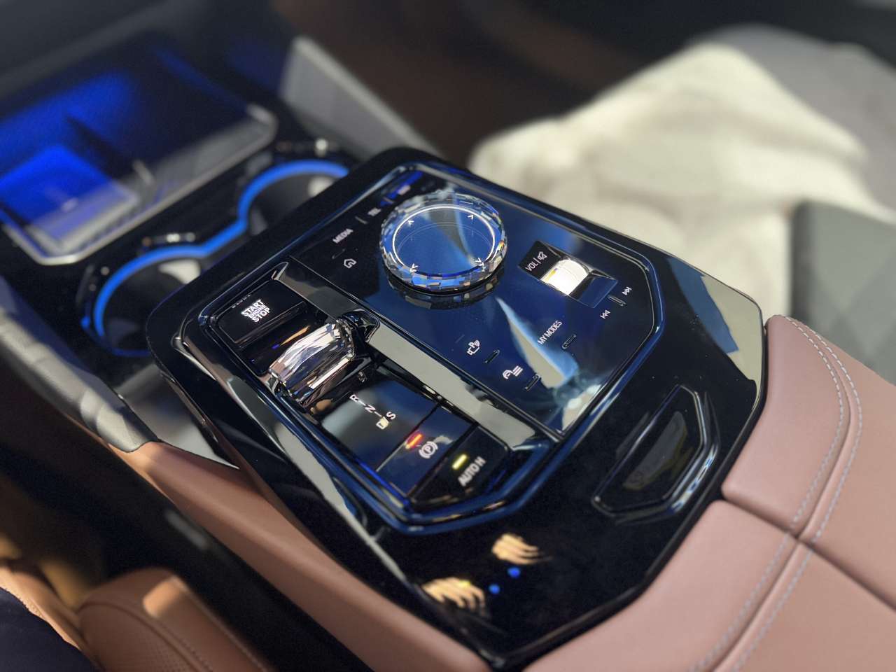 토끼 세마리 잡은 BMW 550e Xdrive 6개월 리뷰 썸네일 이미지