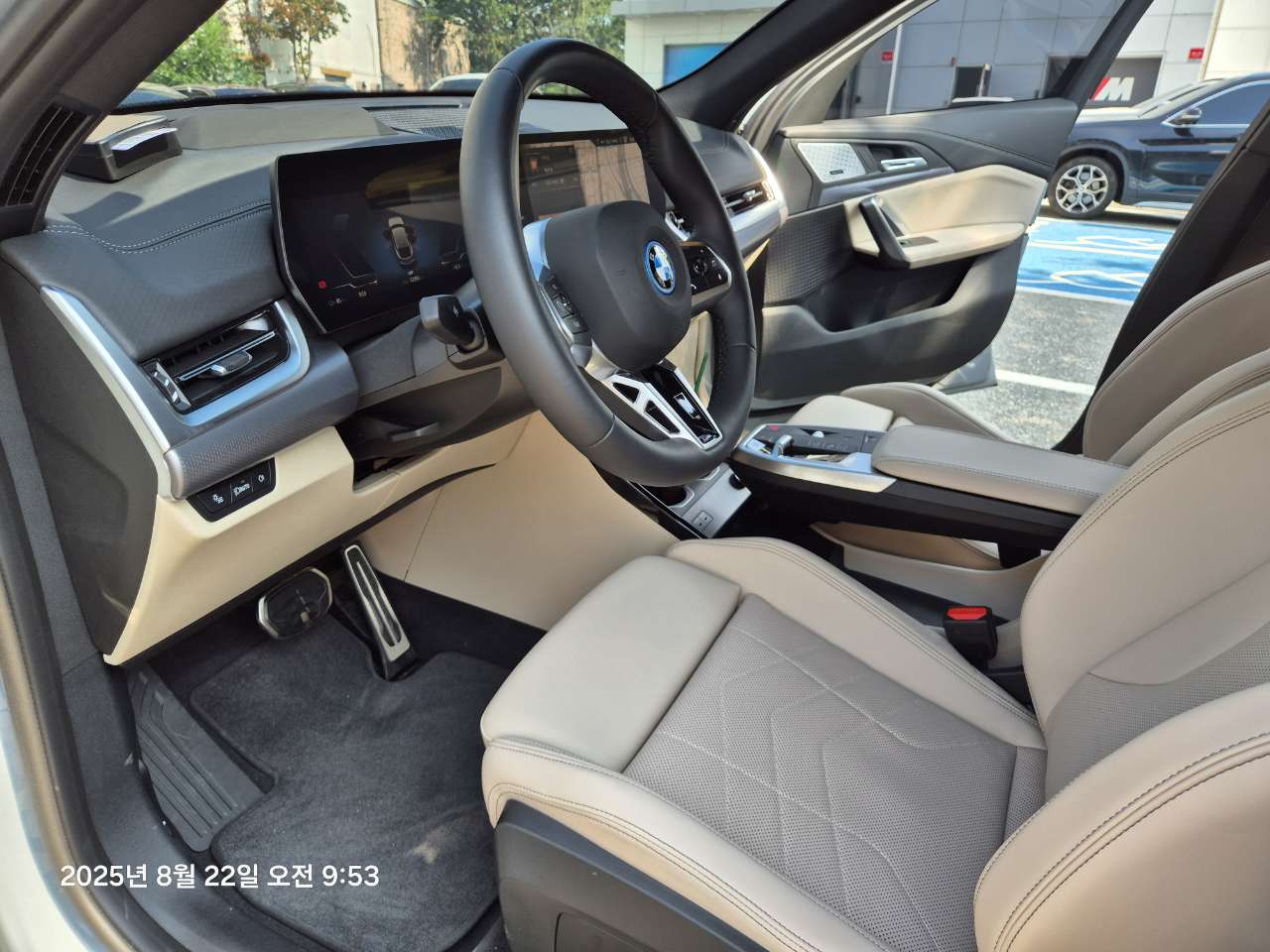 BMW ix2 리뷰가 없는 것 같아서 썸네일 이미지