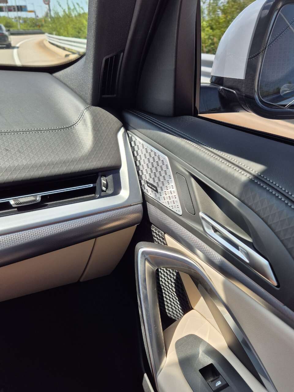 BMW ix2 리뷰가 없는 것 같아서 이미지6