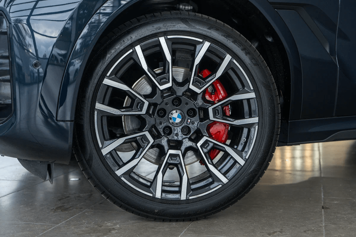 [신차사진] 2025 BMW X6 30d 카본블랙 + 타르투포  썸네일