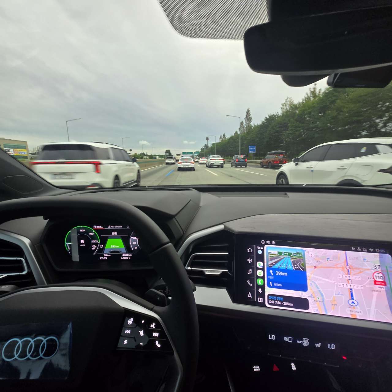 Q4 45 etron  썸네일 이미지