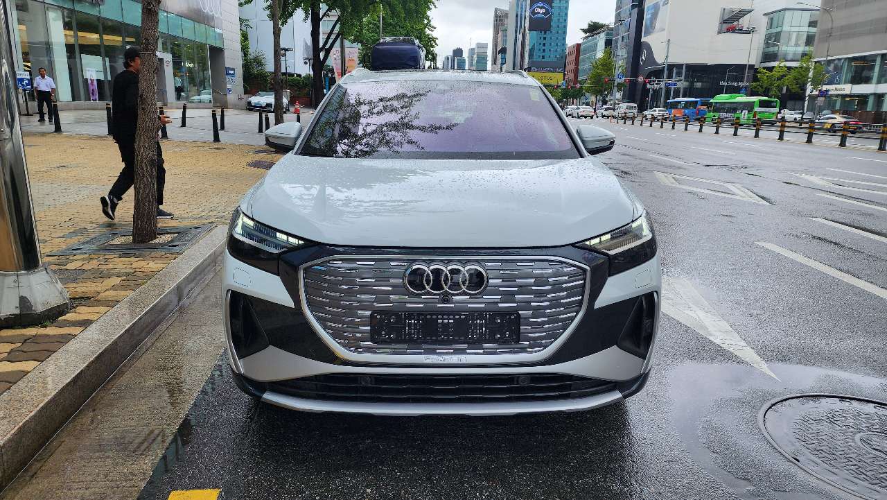 Q4 45 etron  썸네일 이미지
