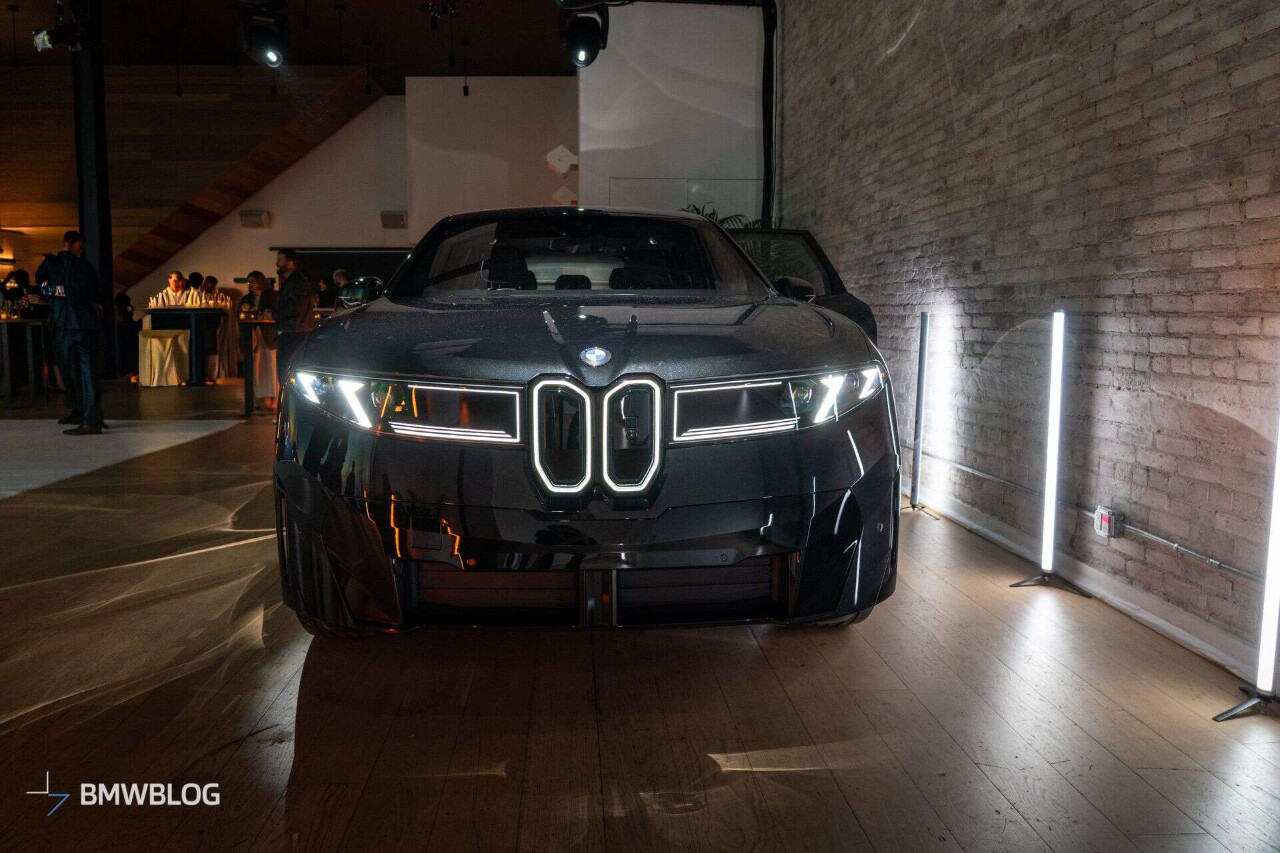 [신차사진] 2026 BMW iX3 풀체인지 M스포츠 사파이어 블랙 게시글 썸네일