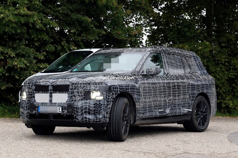 [스파이샷] BMW iX7 (X7 풀체인지 전기차)  게시글 썸네일