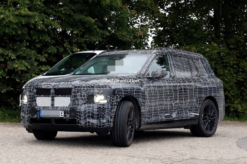 [스파이샷] BMW iX7 (X7 풀체인지 전기차)  게시글 썸네일