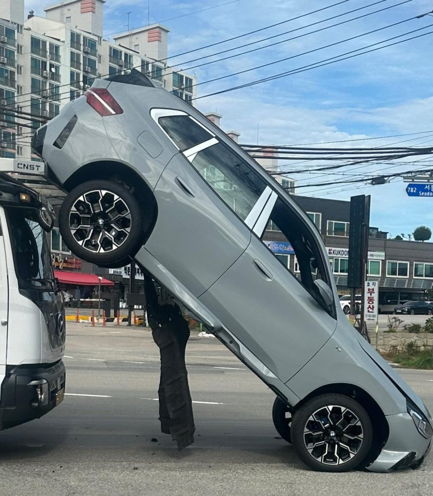 슬픔주의) BMW X3 출고 전 캐리어카 탁송 사고...  게시글 썸네일
