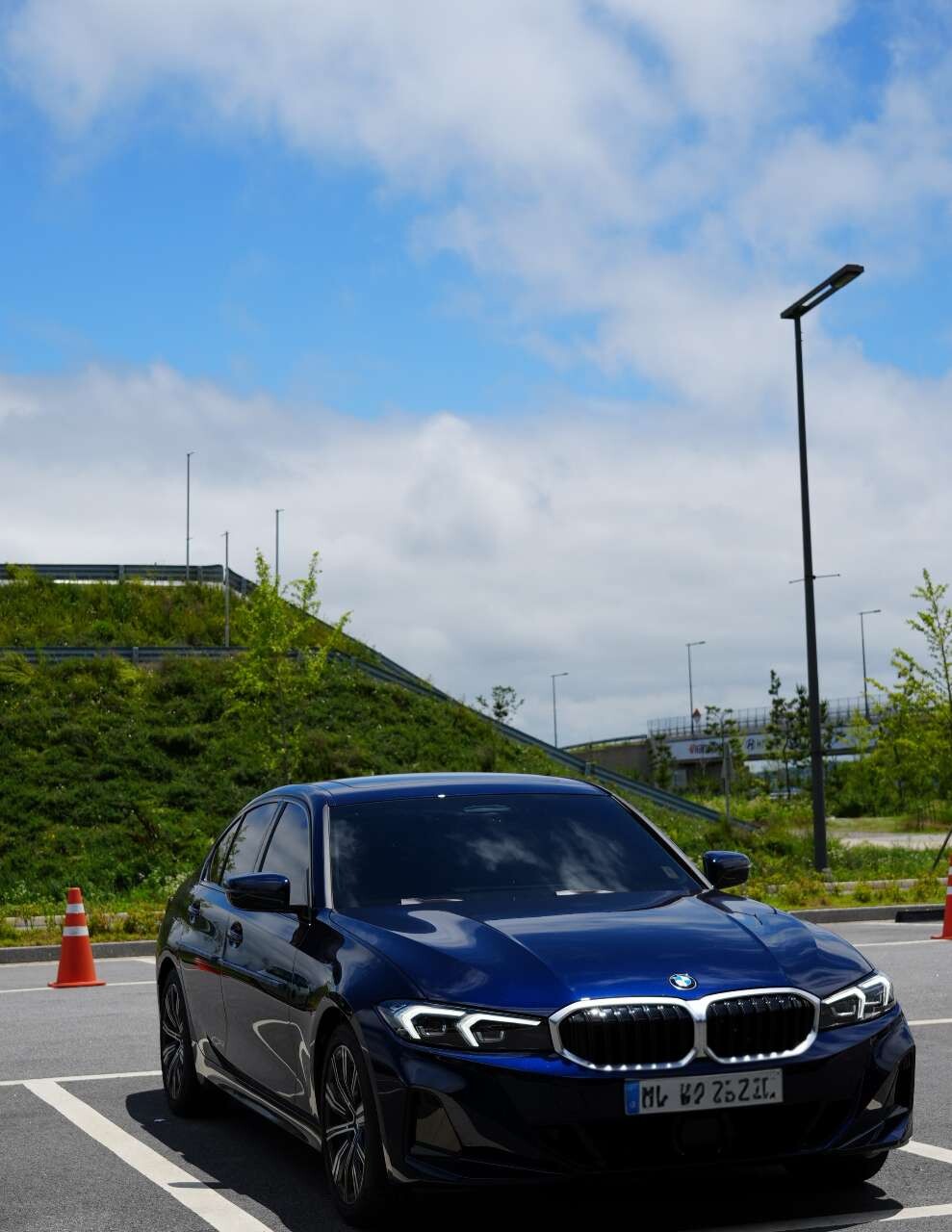 320i 탄자나이트 블루 게시글 썸네일