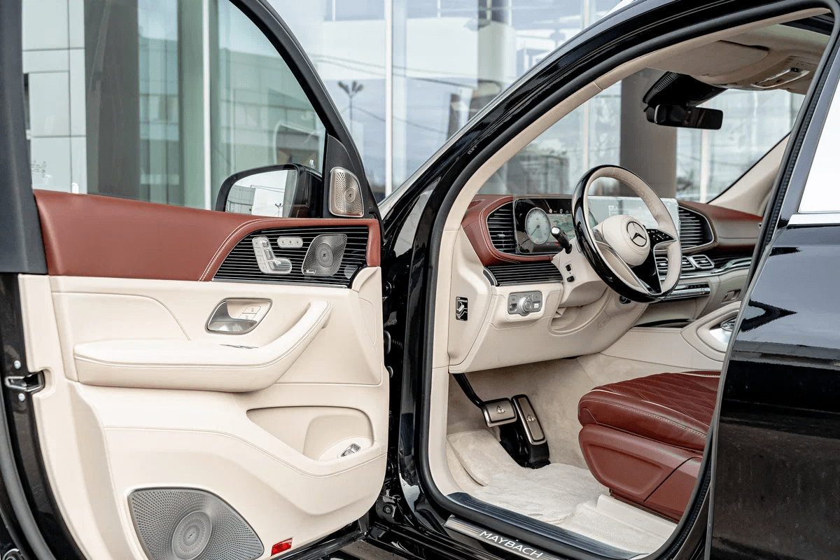 [신차사진] 2025 벤츠 GLS 600 마이바흐 4시트  썸네일