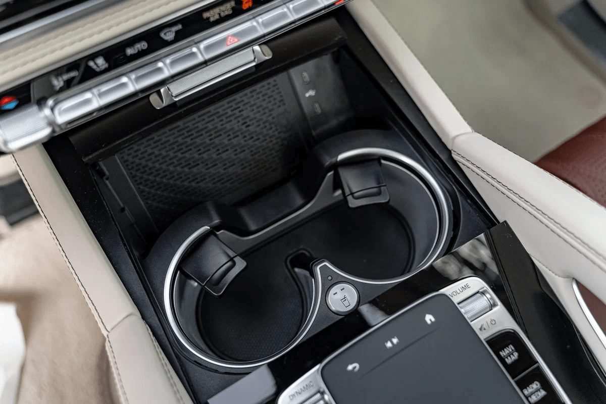 [신차사진] 2025 벤츠 GLS 600 마이바흐 4시트  썸네일