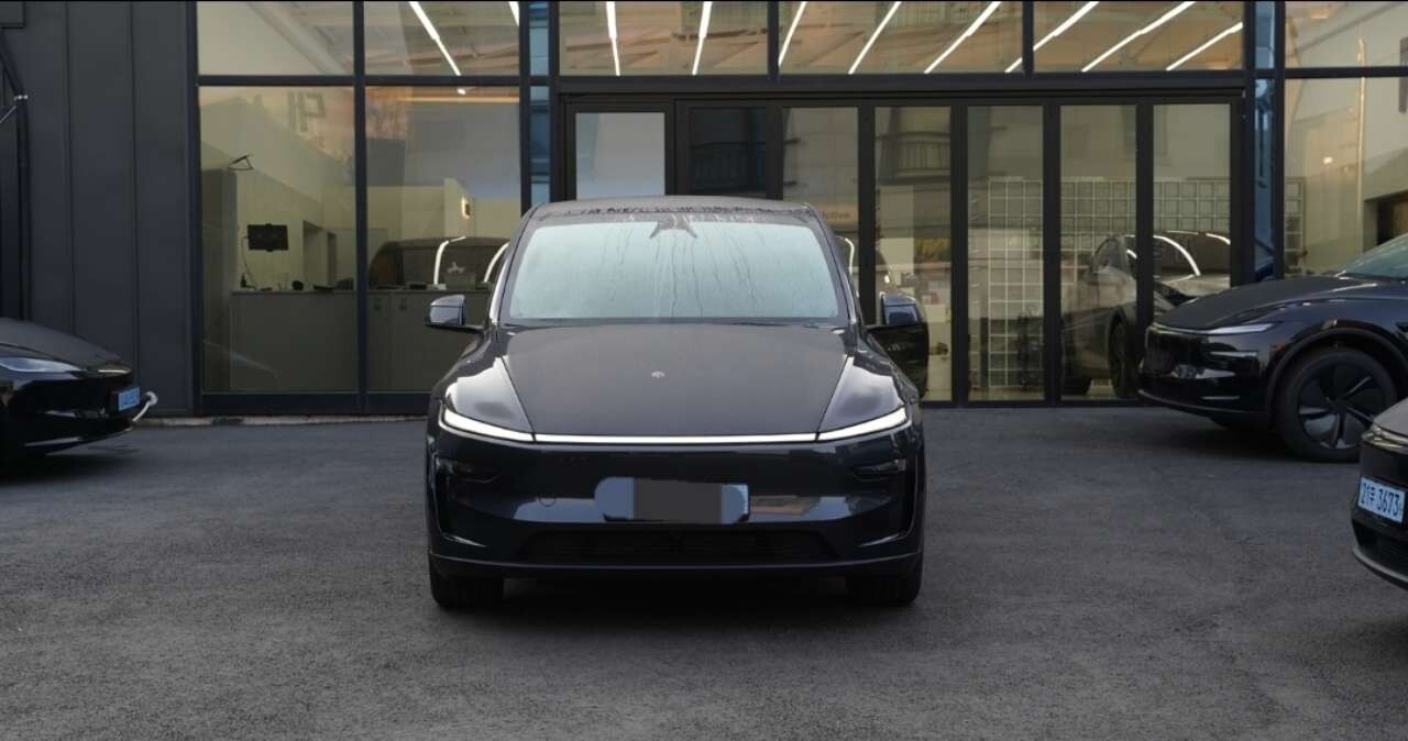 테슬라 모델 Y 롱레인지 AWD 썸네일