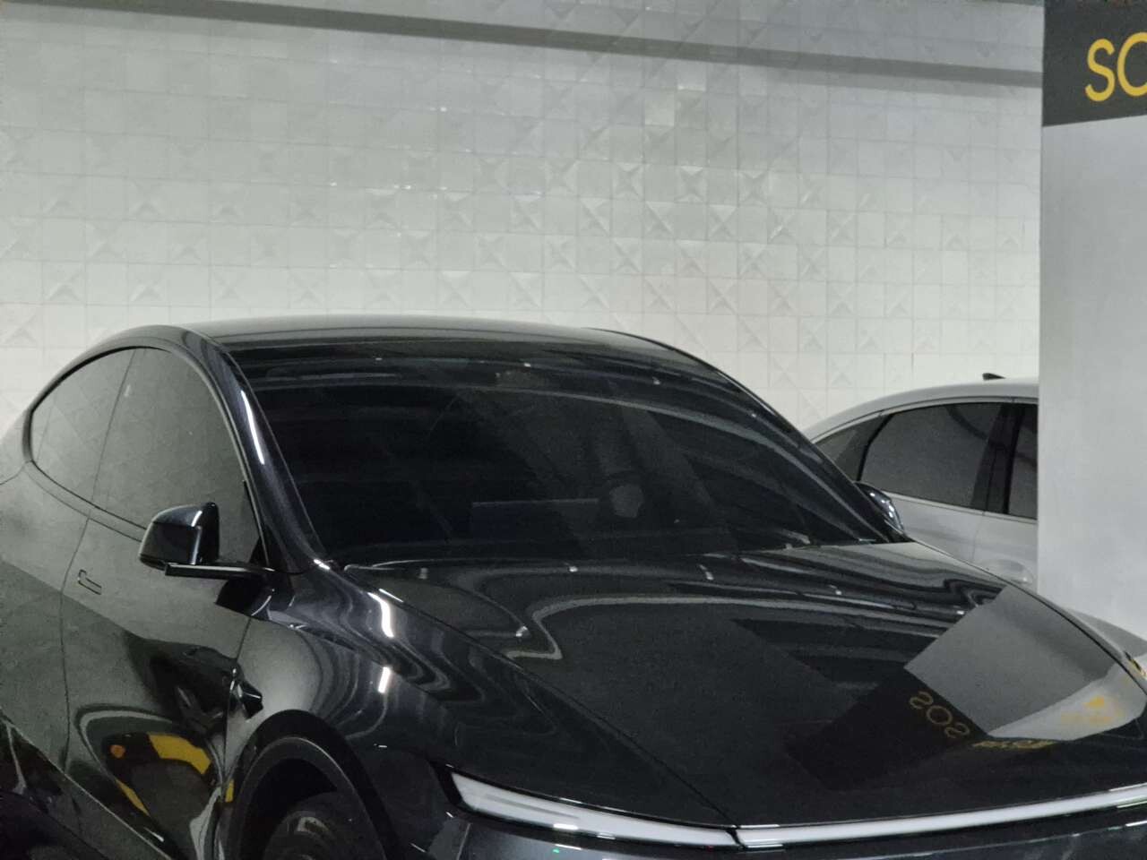 테슬라 모델 Y 롱레인지 AWD 이미지6