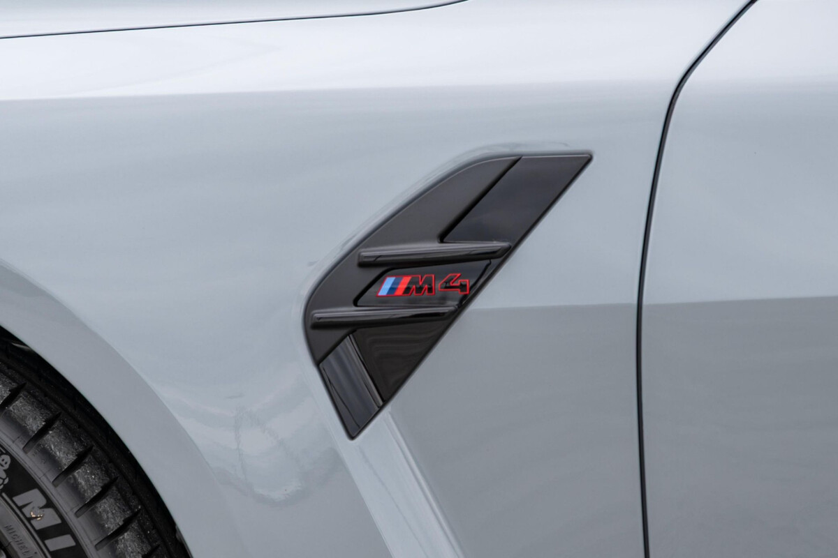 [신차사진] 2025 BMW M4 CS  썸네일