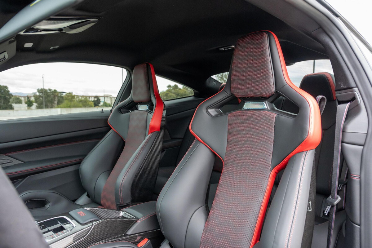 [신차사진] 2025 BMW M4 CS  썸네일