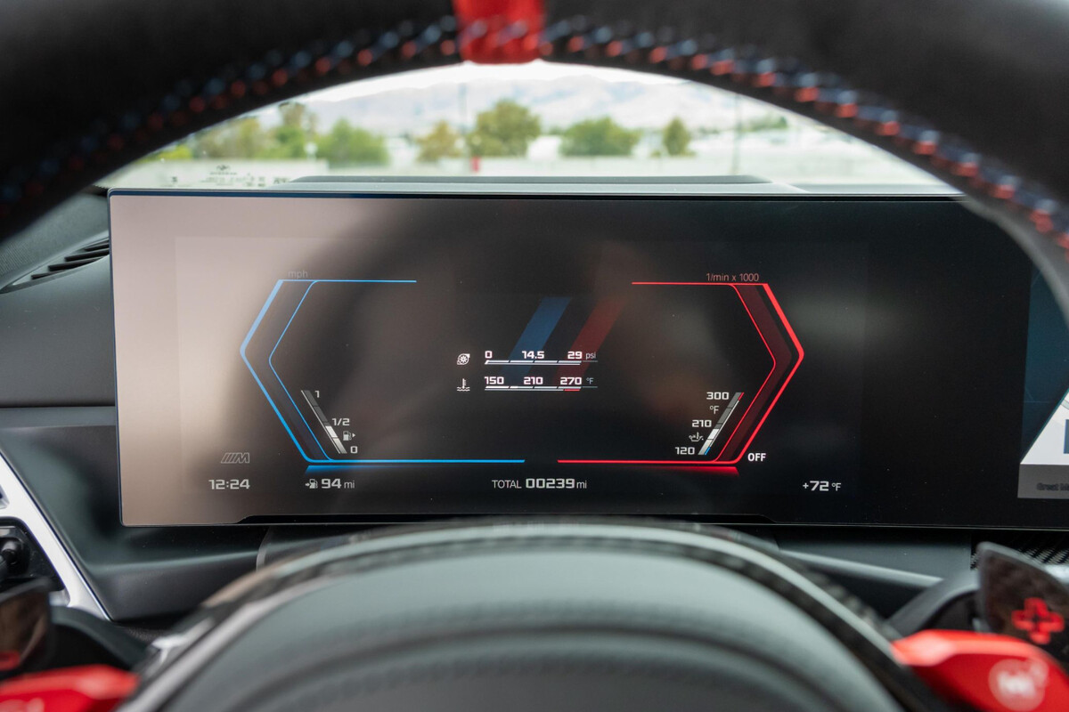 [신차사진] 2025 BMW M4 CS  썸네일