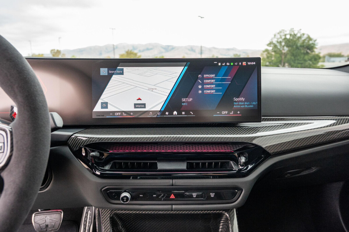 [신차사진] 2025 BMW M4 CS  썸네일