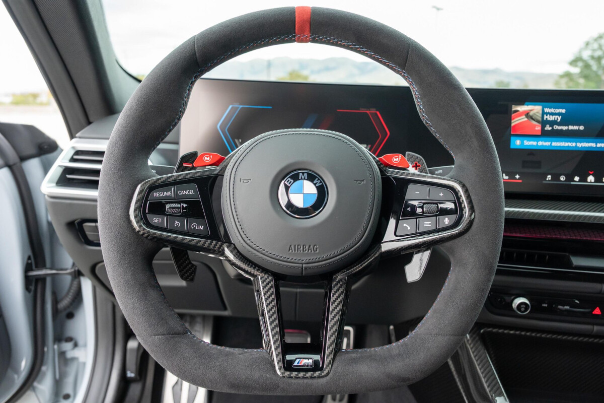 [신차사진] 2025 BMW M4 CS  썸네일