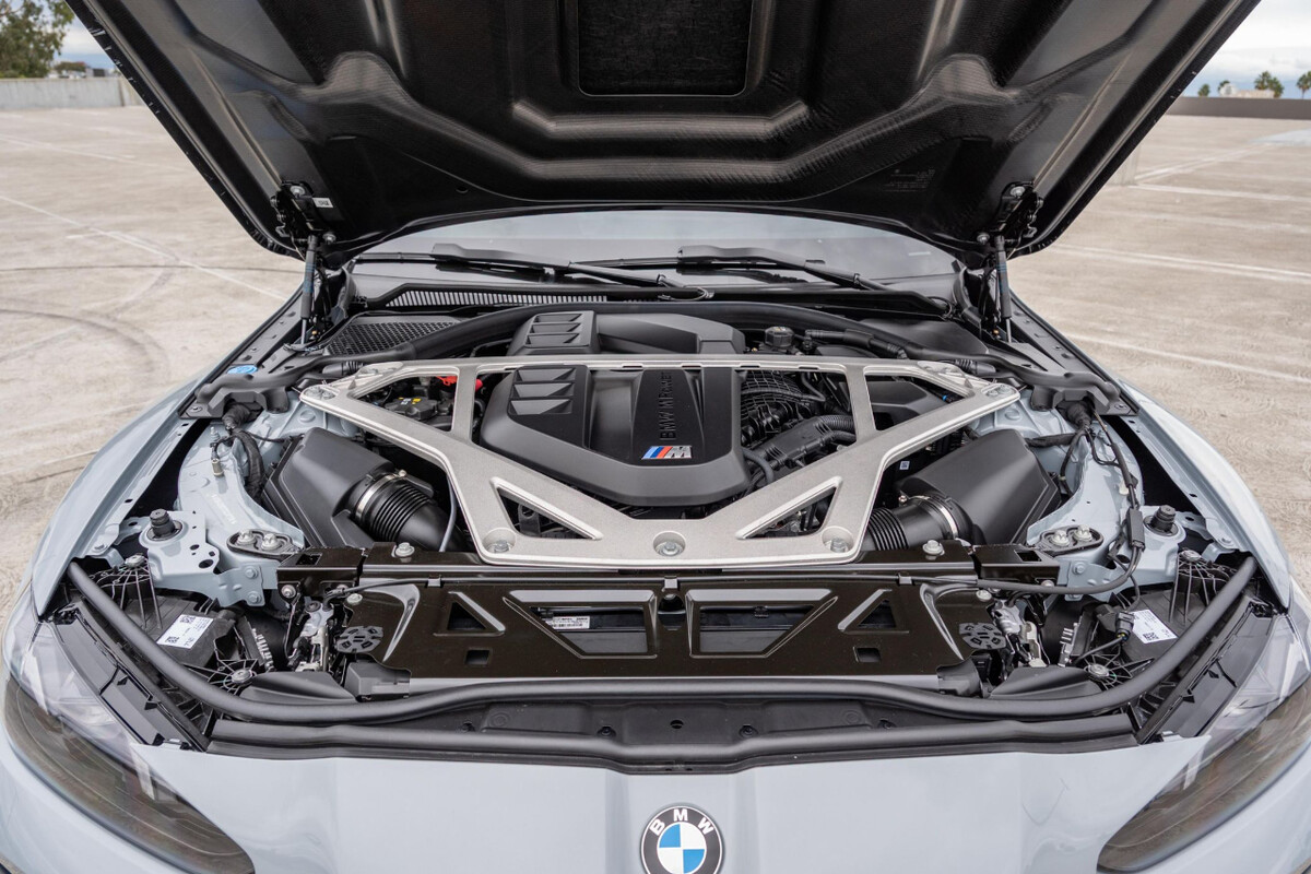 [신차사진] 2025 BMW M4 CS  썸네일