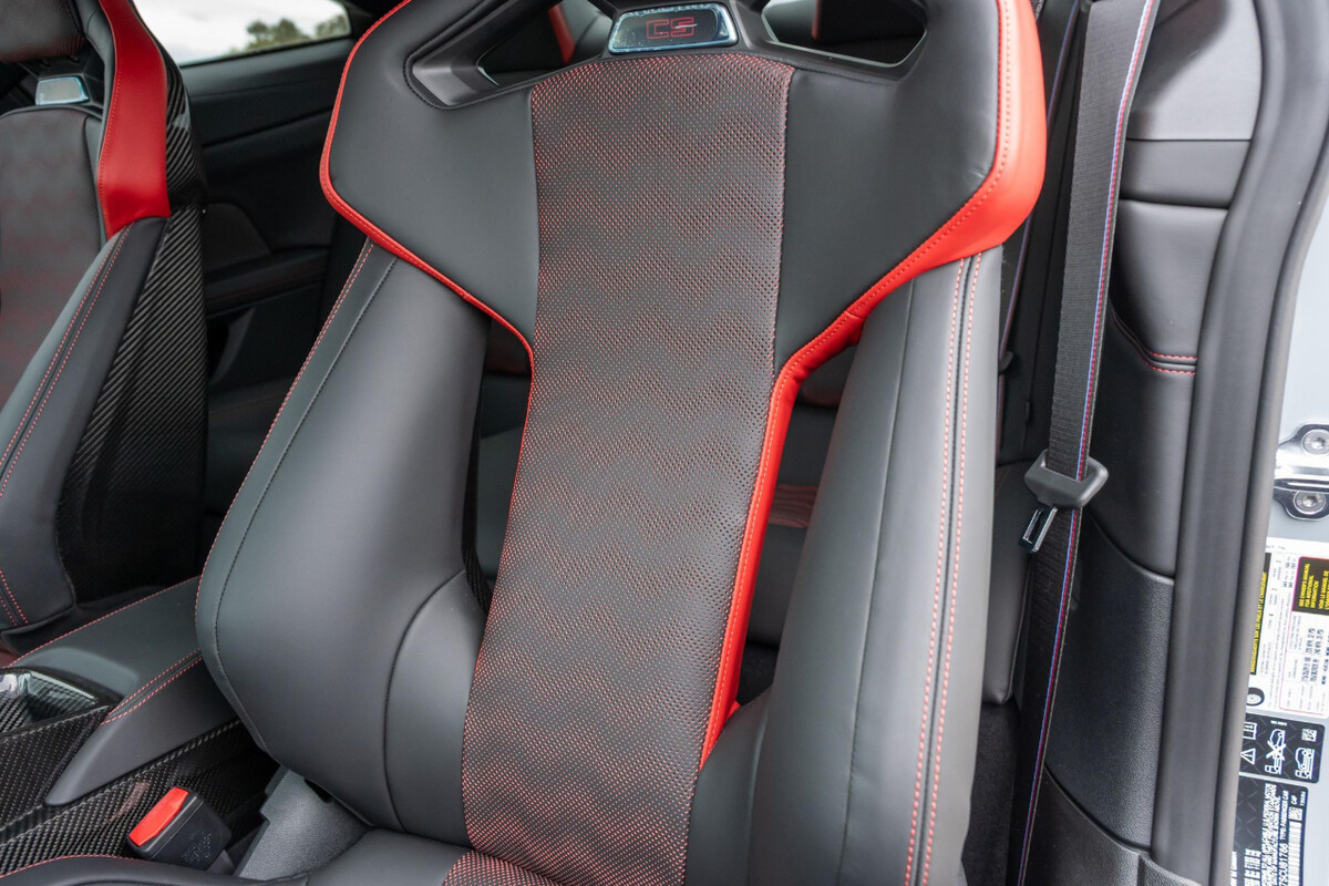 [신차사진] 2025 BMW M4 CS  썸네일