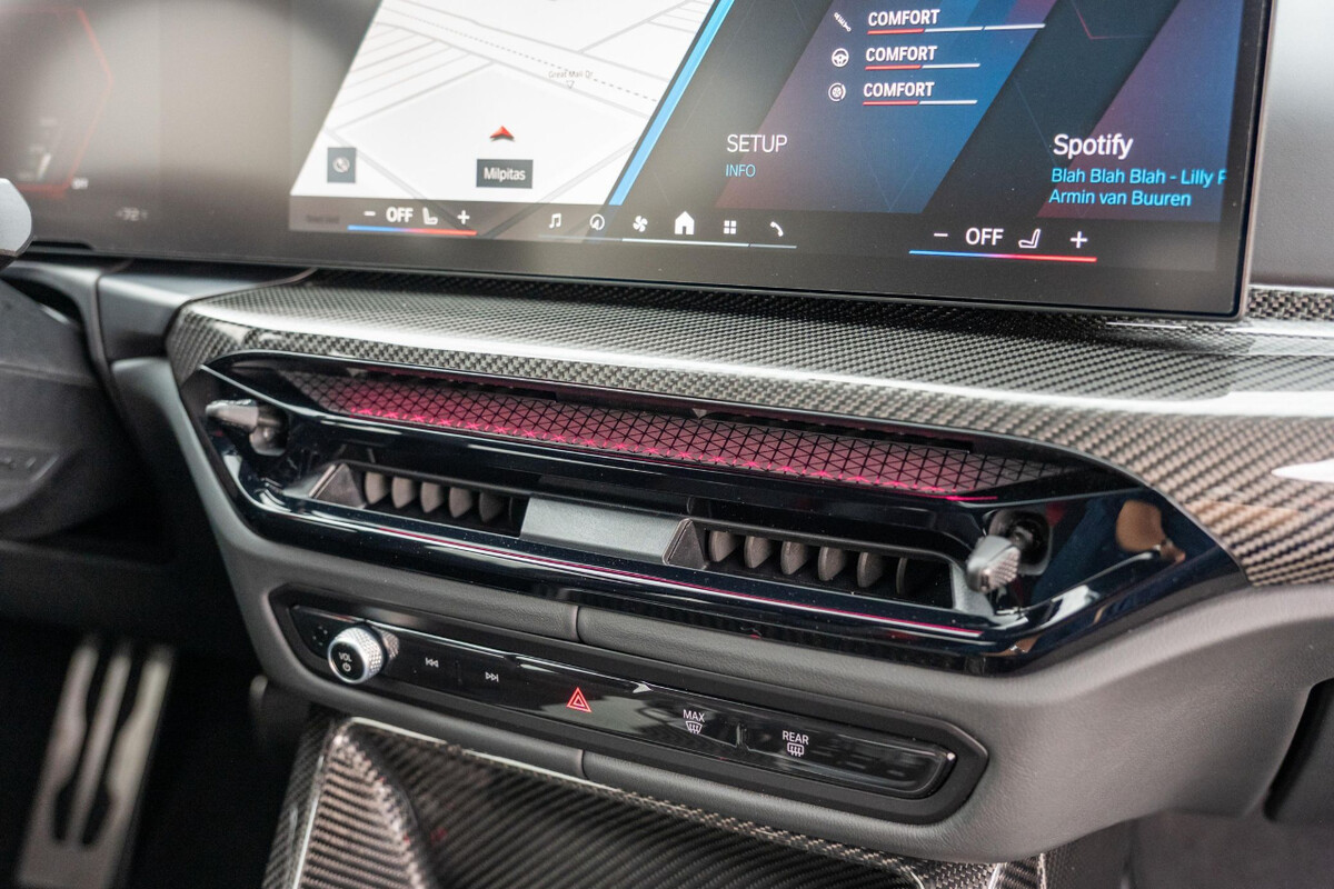 [신차사진] 2025 BMW M4 CS  썸네일