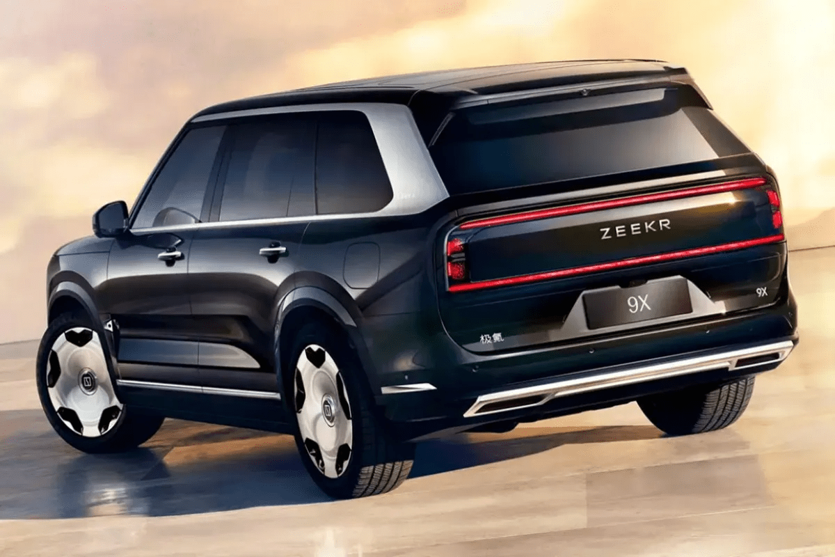 "당장 BMW 팔아버려?" 이 차 때문에 아빠들 통장 거덜나게 생겼네! 썸네일