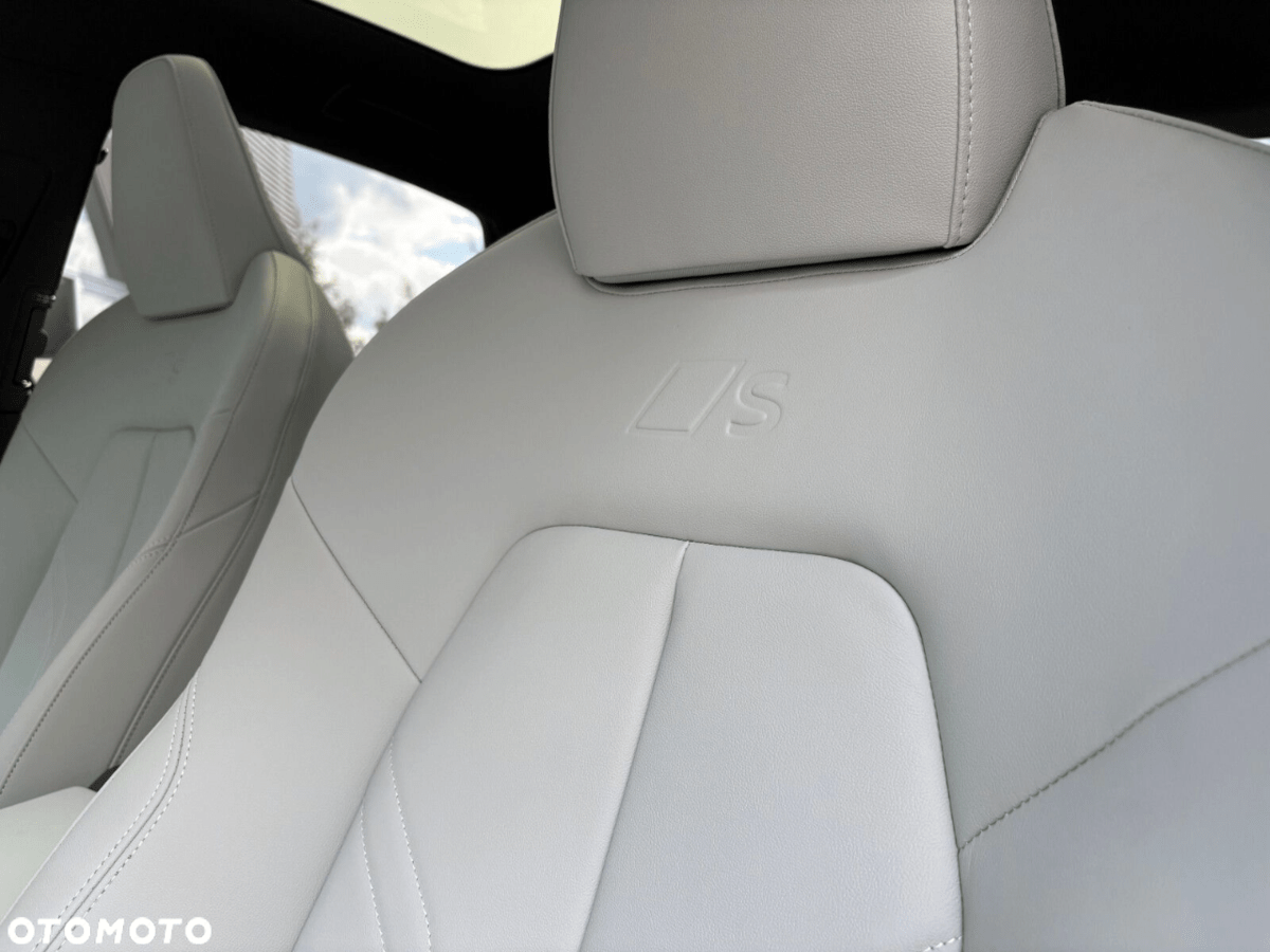 [신차사진] 2026 아우디 A6 풀체인지 (화이트 + 베이지시트) 썸네일