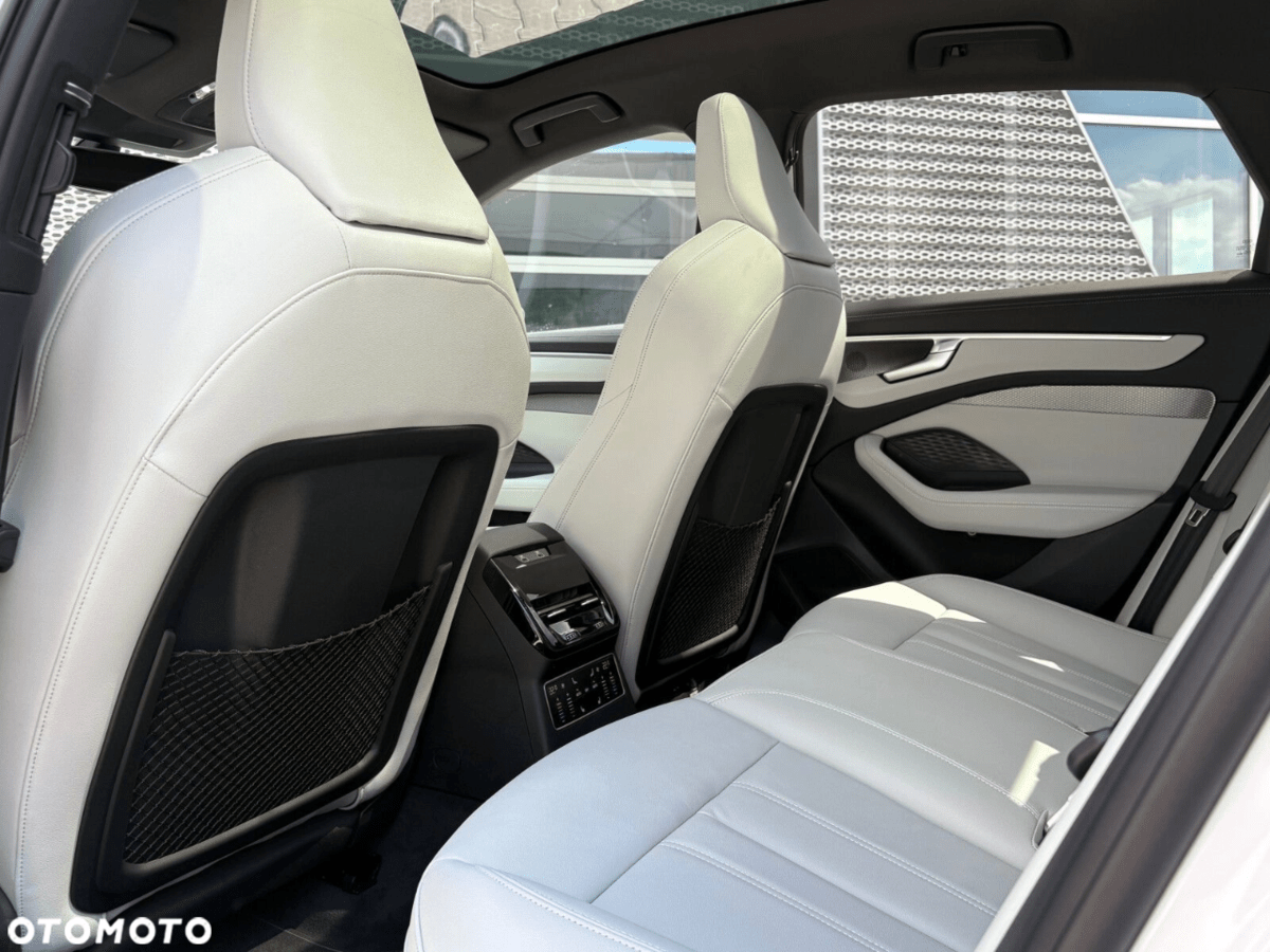 [신차사진] 2026 아우디 A6 풀체인지 (화이트 + 베이지시트) 썸네일