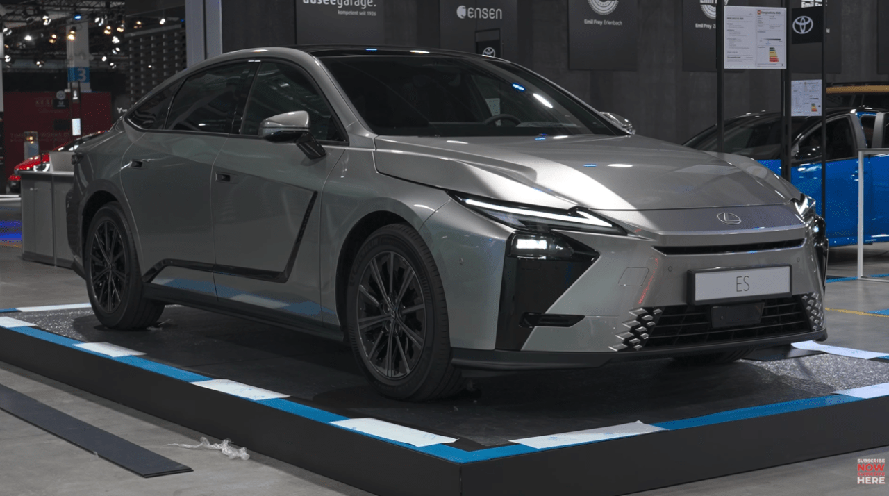 렉서스 ES 풀체인지 엄청 잘 나왔네요 (실물 캡쳐)  게시글 썸네일