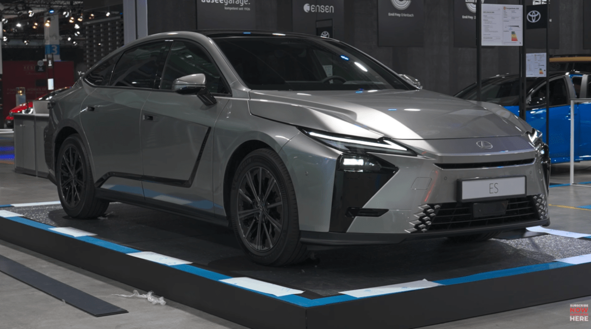 렉서스 ES 풀체인지 엄청 잘 나왔네요 (실물 캡쳐)  썸네일