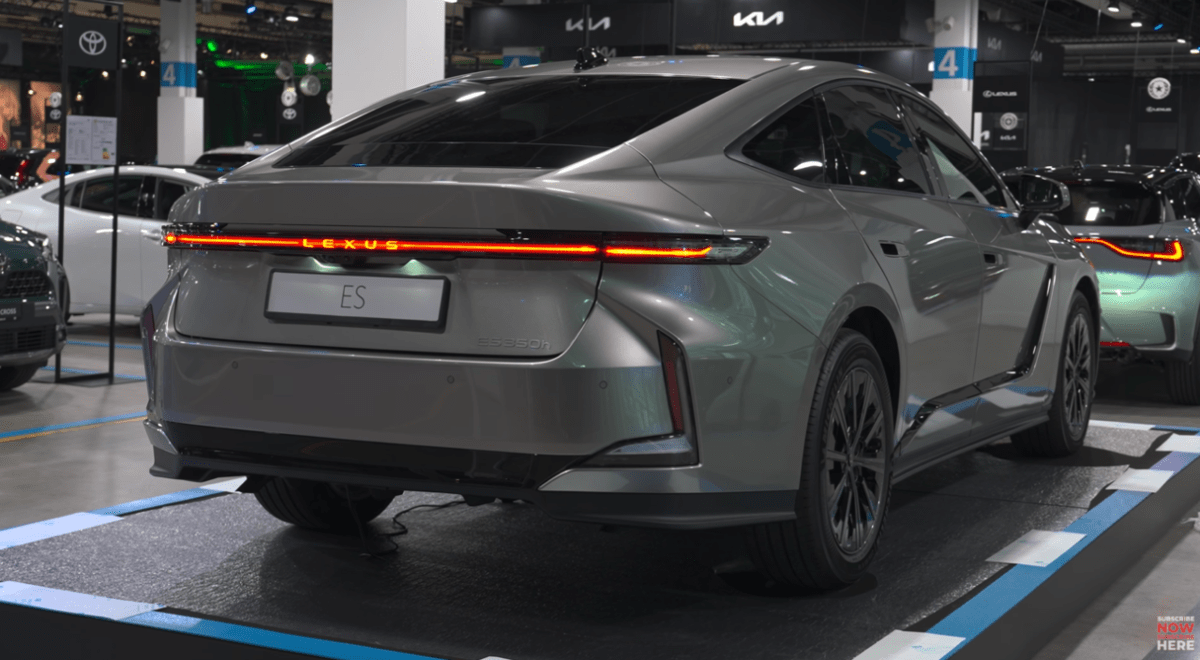 렉서스 ES 풀체인지 엄청 잘 나왔네요 (실물 캡쳐)  썸네일