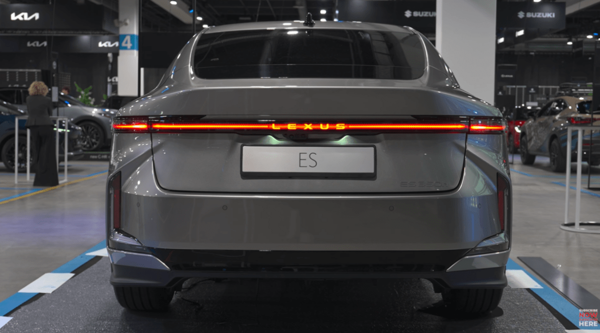 렉서스 ES 풀체인지 엄청 잘 나왔네요 (실물 캡쳐)  썸네일