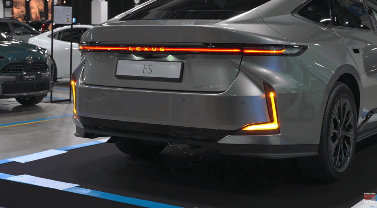 렉서스 ES 풀체인지 엄청 잘 나왔네요 (실물 캡쳐)  썸네일