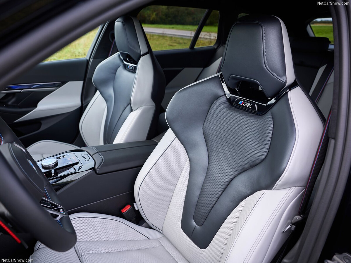 "엄마한텐 비밀이야" BMW 우주명차 등장에 아빠들 카푸어되게 생겼네! 썸네일