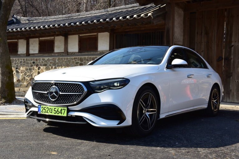 선호도 조사)) 벤츠 E클 vs BMW 5시리즈 vs 제네 G80  썸네일