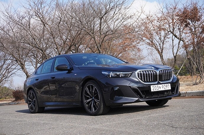 선호도 조사)) 벤츠 E클 vs BMW 5시리즈 vs 제네 G80  썸네일