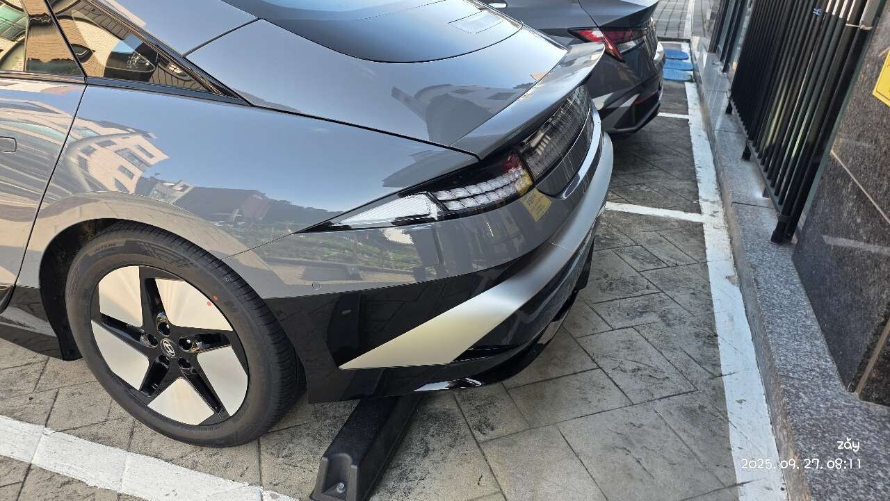 현대 아이오닉6 스탠다드 프레스티지 썸네일