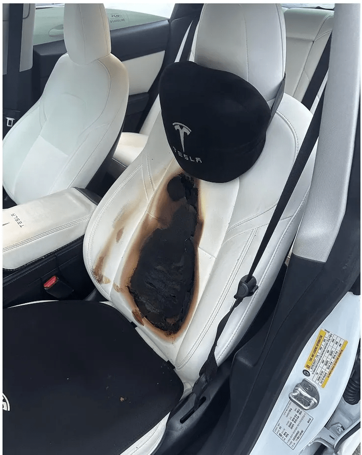 테슬라 무습네요.. 시트 열선 과열로 내부 전소,,,  썸네일