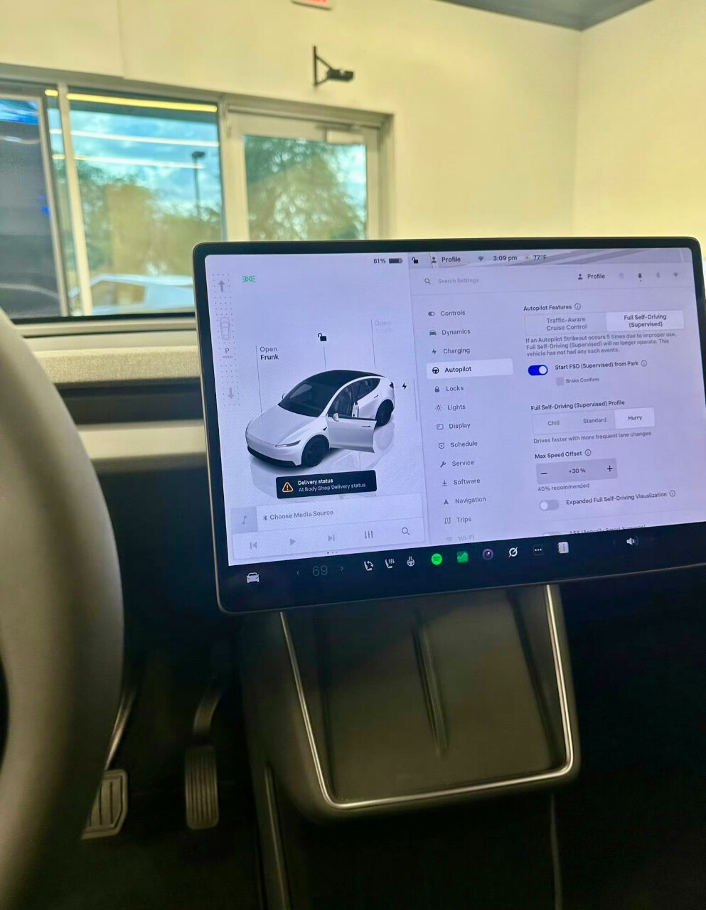 SNS에 올라온 테슬라 모델 Y 스탠다드 깡통차 실물  썸네일