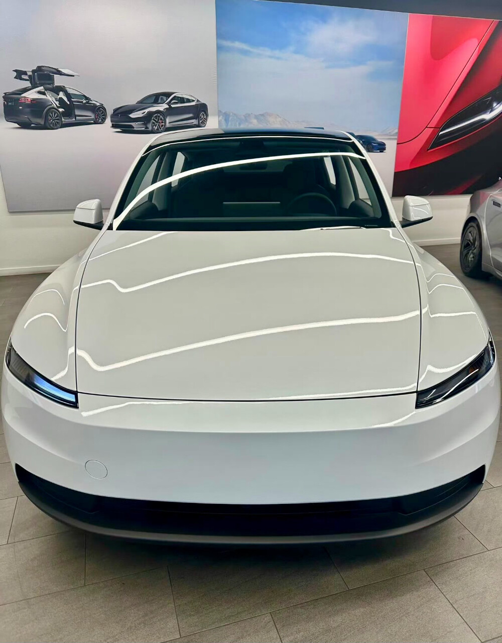 SNS에 올라온 테슬라 모델 Y 스탠다드 깡통차 실물  썸네일