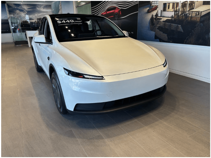 SNS에 올라온 테슬라 모델 Y 스탠다드 깡통차 실물  게시글 썸네일