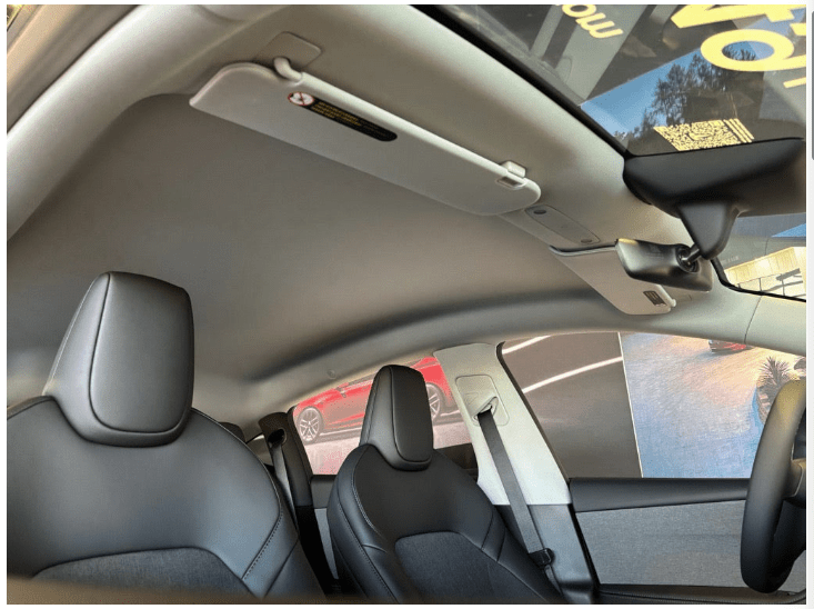 SNS에 올라온 테슬라 모델 Y 스탠다드 깡통차 실물  썸네일