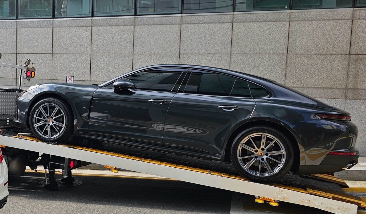 포르쉐 파나메라 4 썸네일