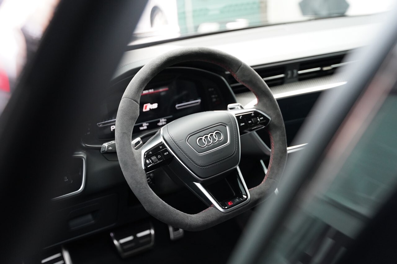 아우디 RS6 아반트 퍼포먼스 이미지5