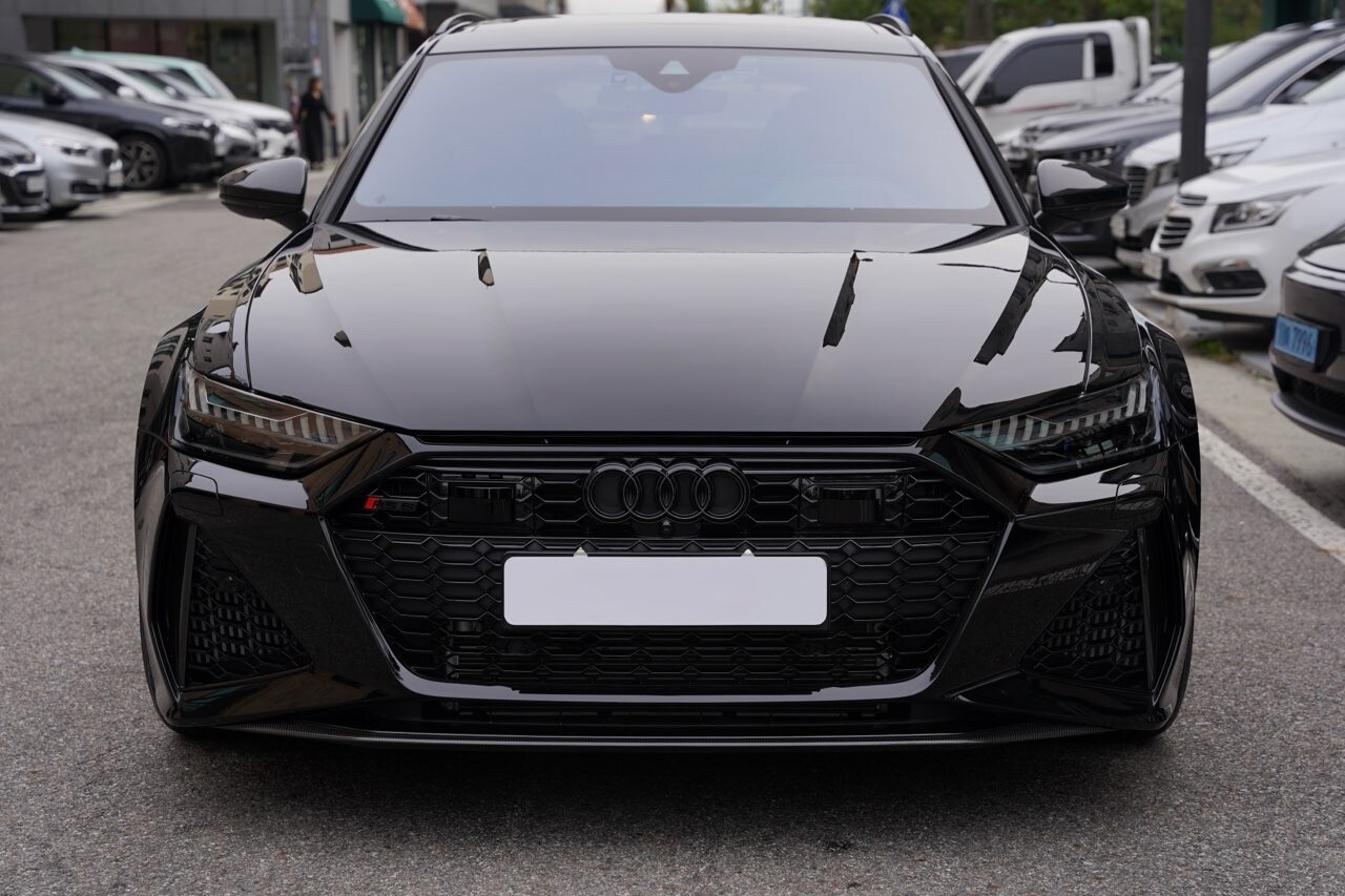 아우디 RS6 아반트 퍼포먼스 이미지3