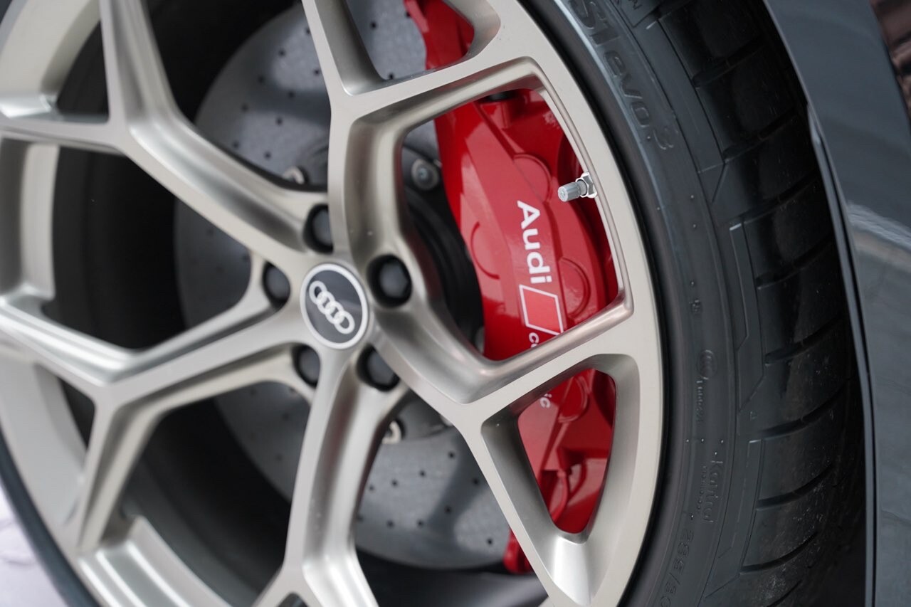 아우디 RS6 아반트 퍼포먼스 이미지4