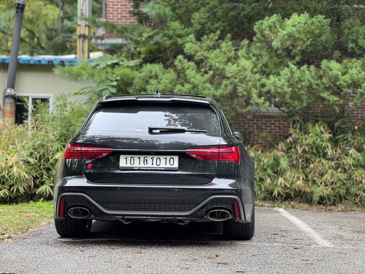 아우디 RS6 아반트 퍼포먼스 이미지2