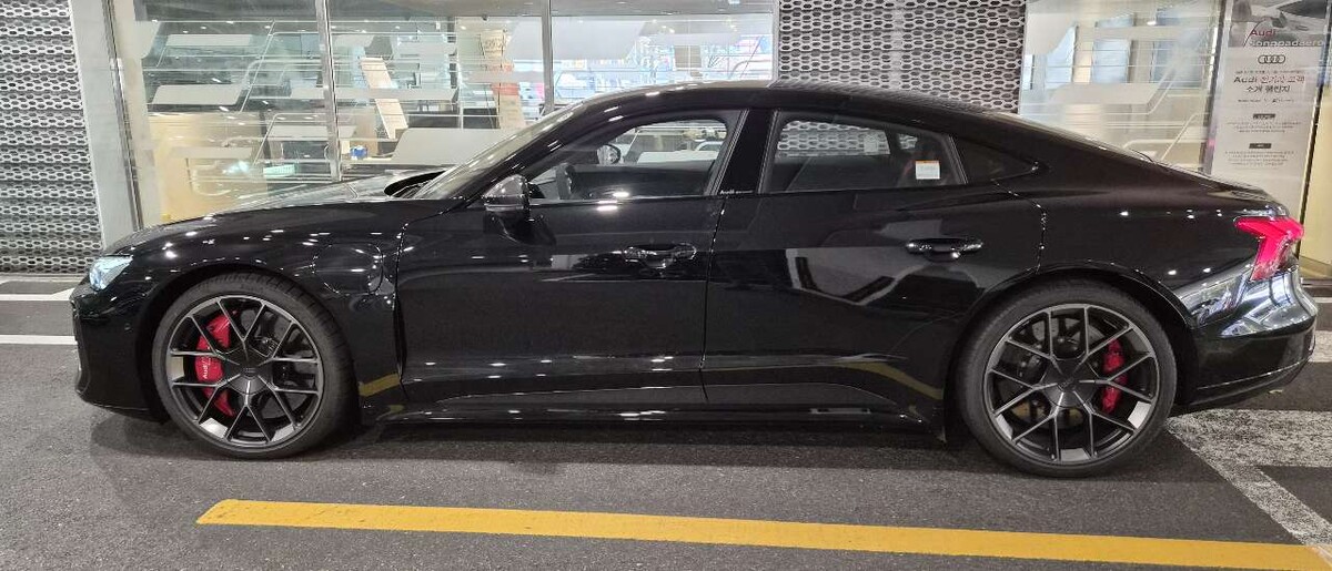 기존 이트론GT 오너의 신형 RS이트론GT 시승기 썸네일