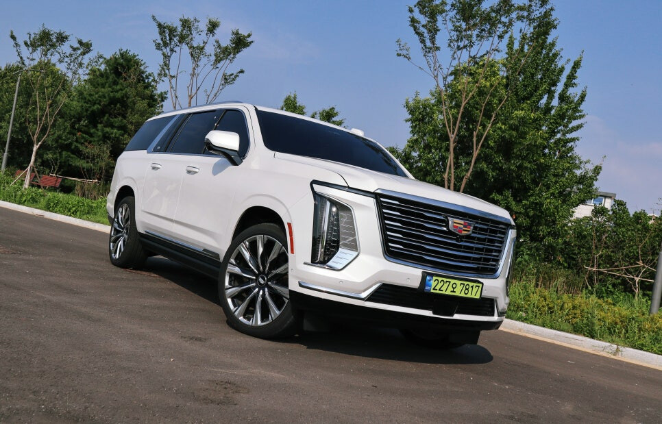 주차 걱정 없으면 이런 차 사서 타보고 싶네요  썸네일