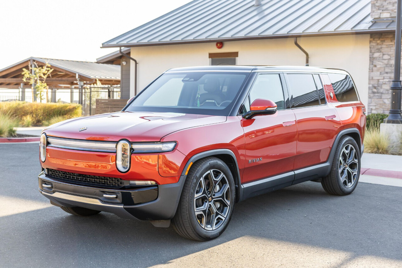 [신차사진] 2025 리비안 R1S 어드벤처 에디션  게시글 썸네일