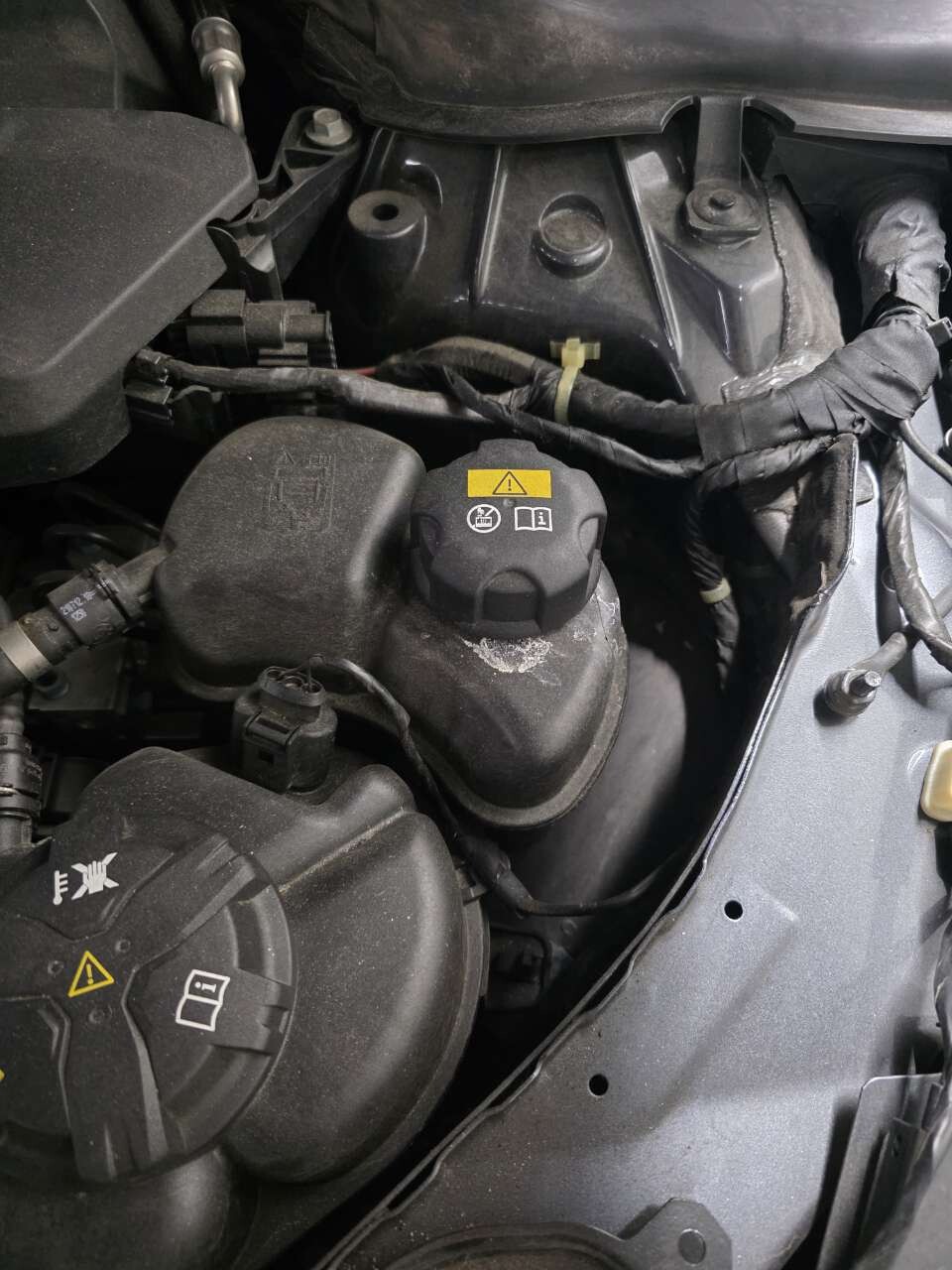 BMW 320i 점검 이상 관련 문의 게시글 썸네일