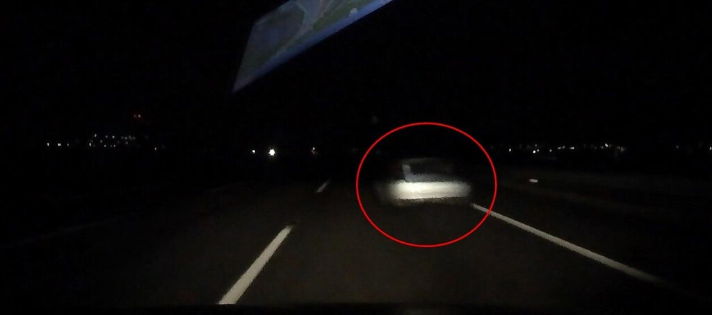 요즘 밤에 헤드라이트 안키고 다니는 빠가사리들 진짜 많이 보이네요  썸네일